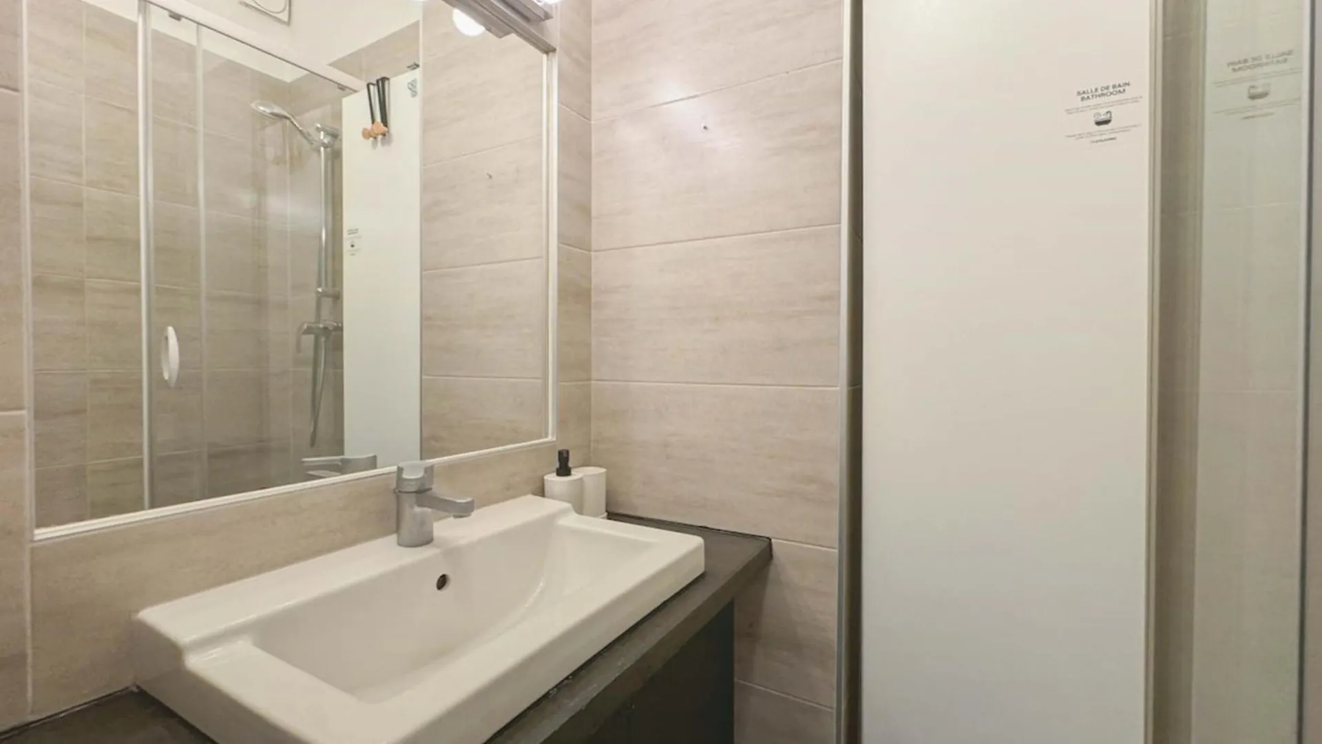 Flexliving - - Lamarck Holiday home Paris